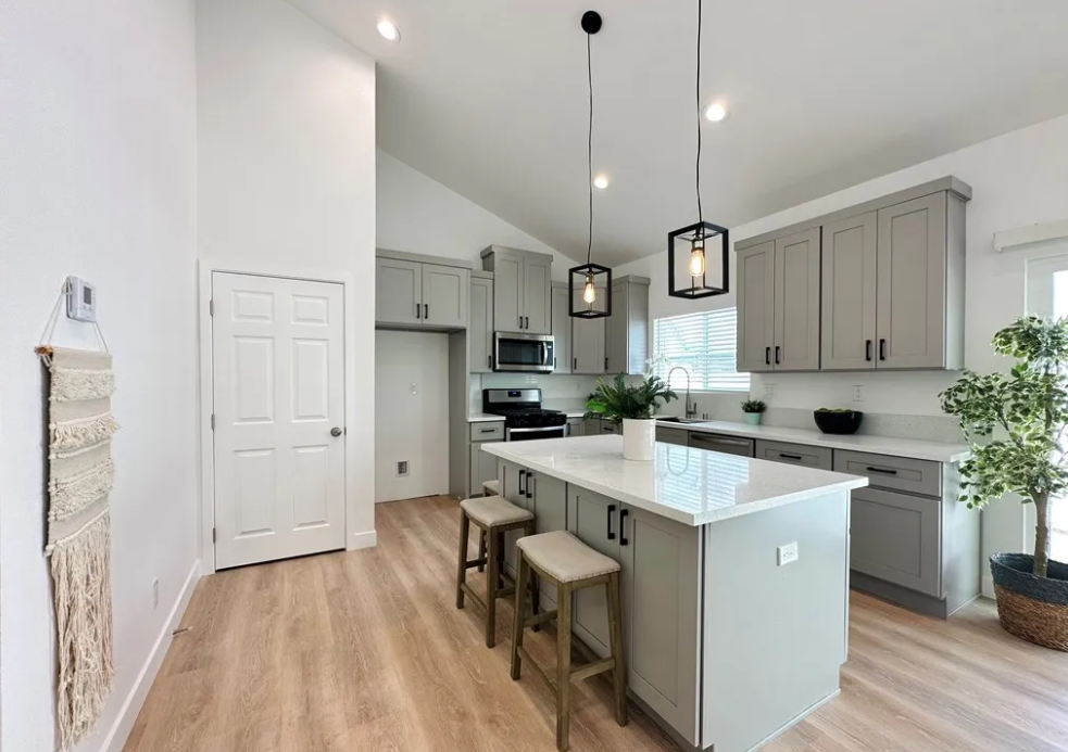 8821 Bishop Ave, Westminster, CA 92683